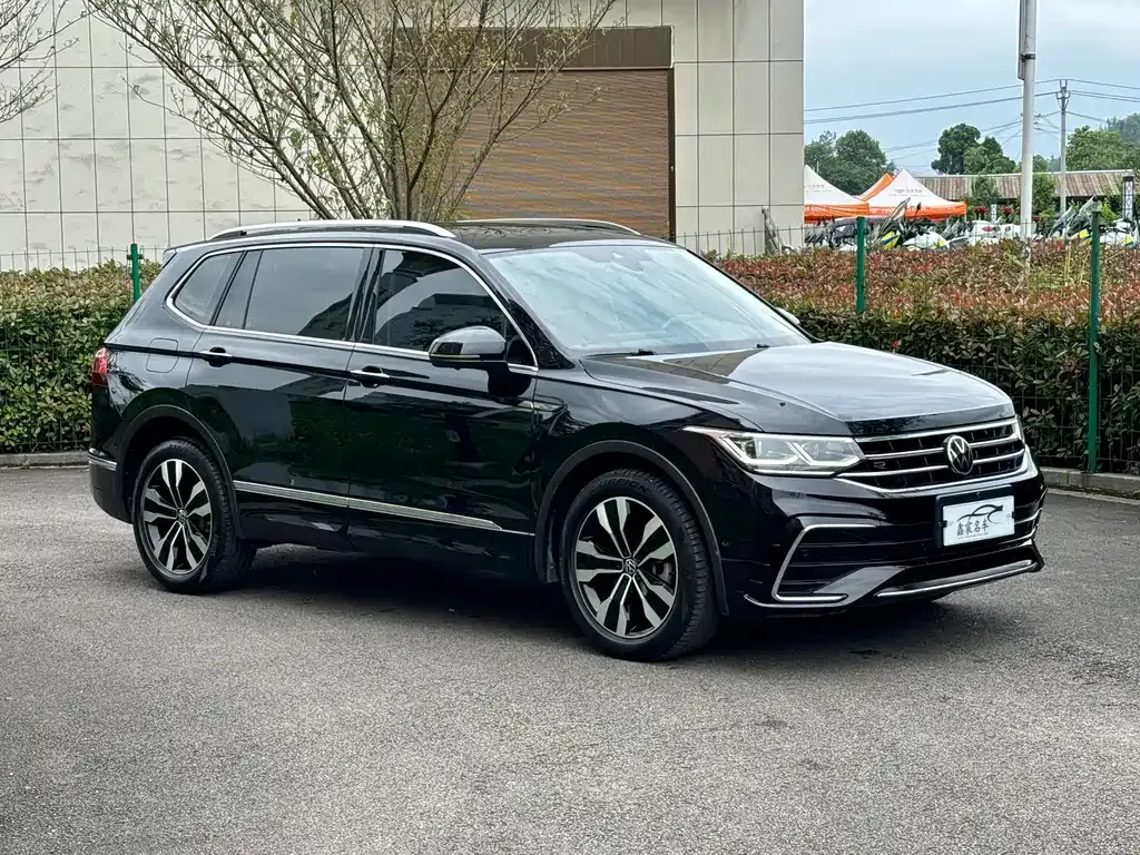 Volkswagen Tiguan L — фото 3