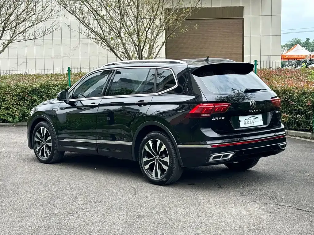 Volkswagen Tiguan L — фото 9