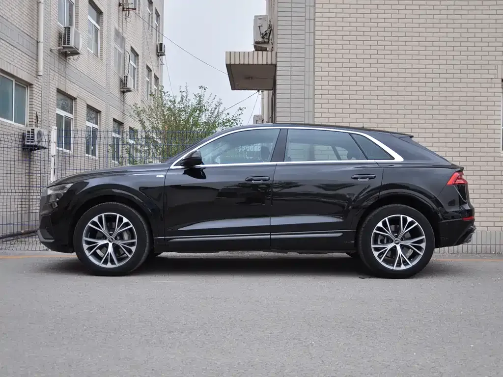 Audi Q8 — фото 6