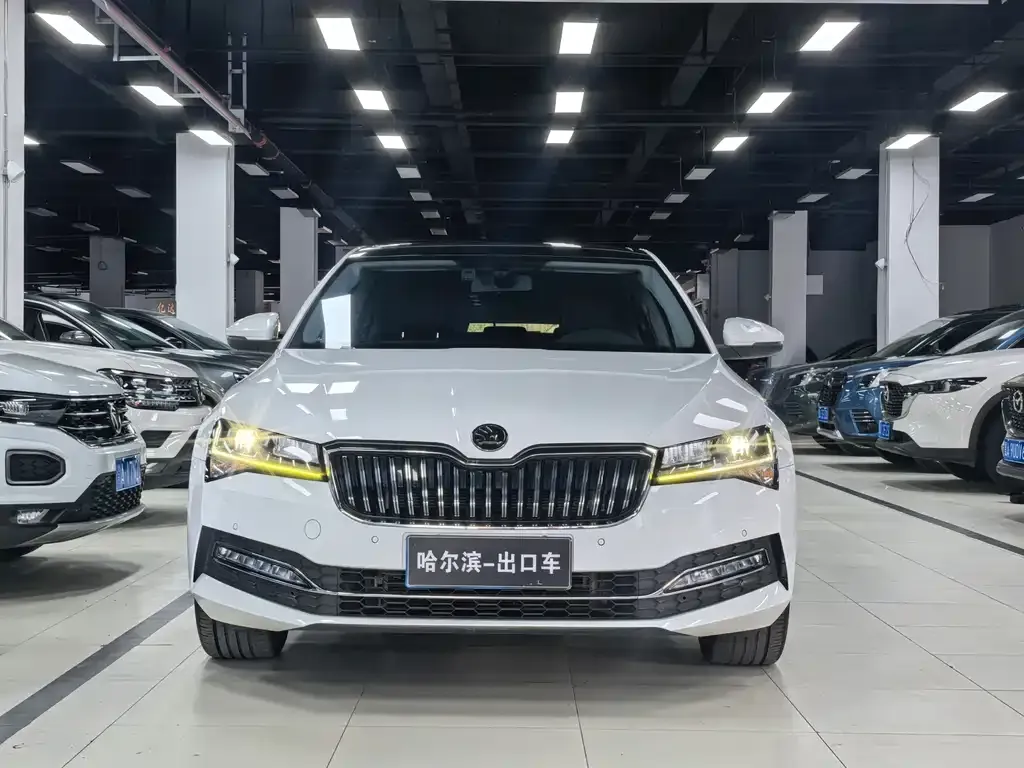 Skoda Superb — фото 4
