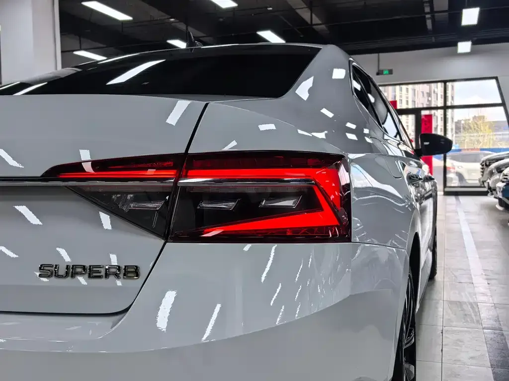 Skoda Superb — фото 2