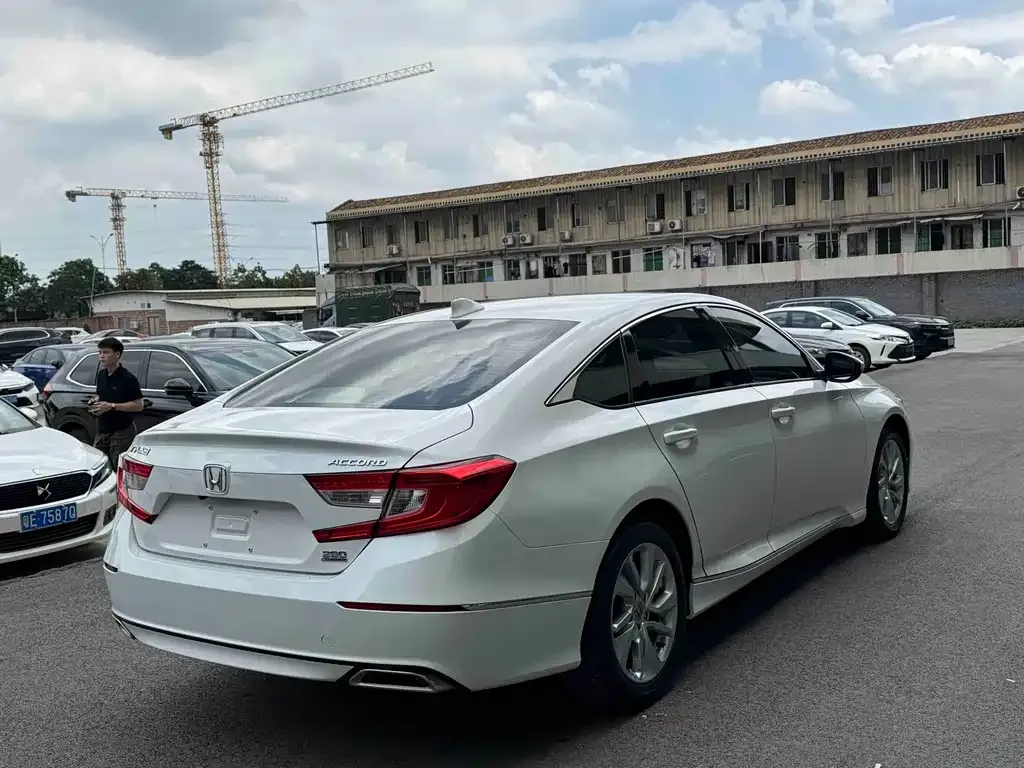 Honda Accord — фото 6