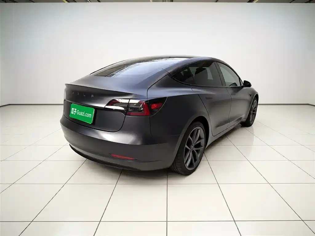 Tesla Model 3 — фото 4
