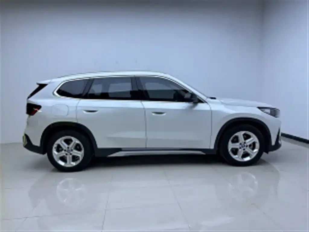 BMW iX1 2024 из CN, фото 4