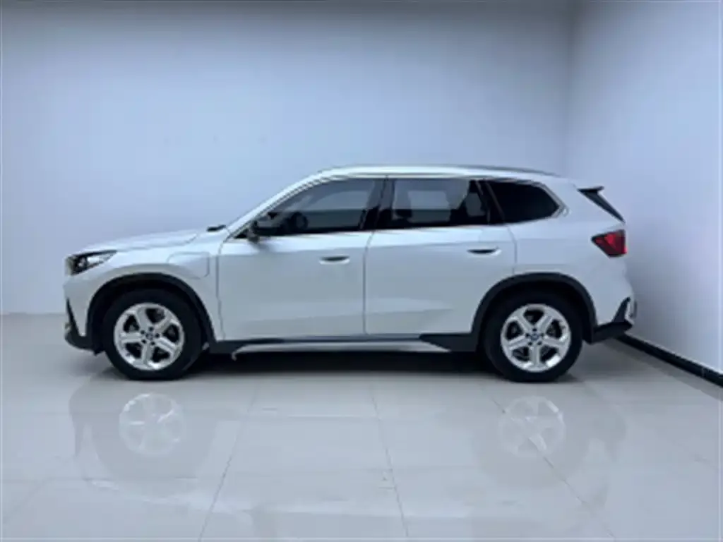 BMW iX1 2024 из CN, фото 8