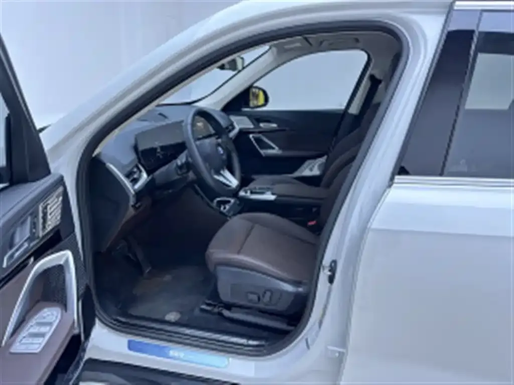 BMW iX1 2024 из CN, фото 7