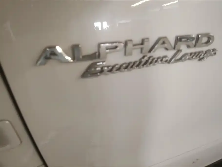 Toyota Alphard — фото 3