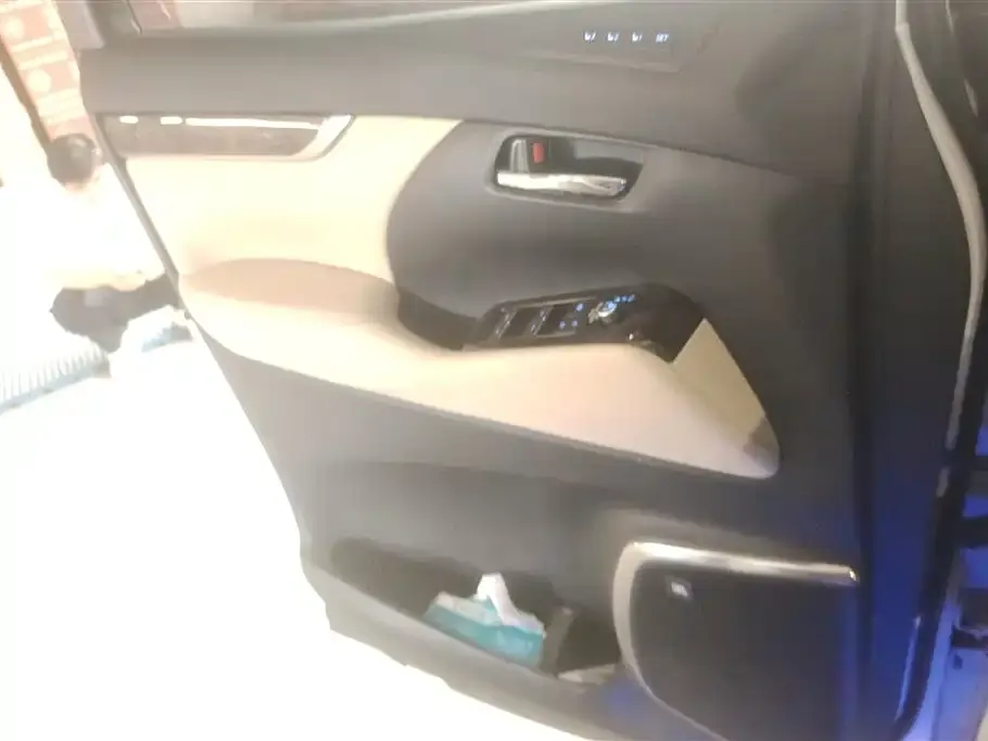 Toyota Alphard — фото 4