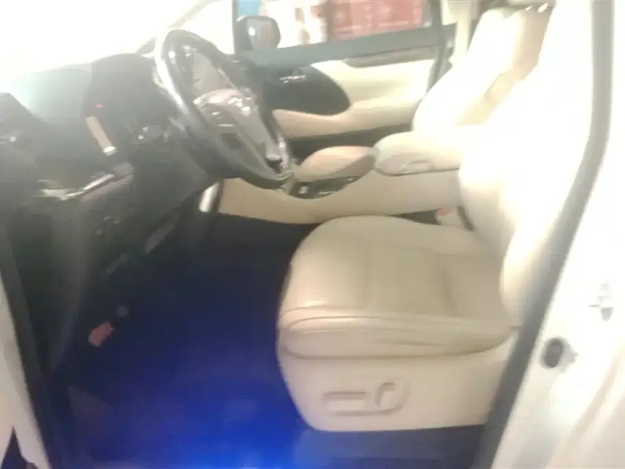 Toyota Alphard — фото 7