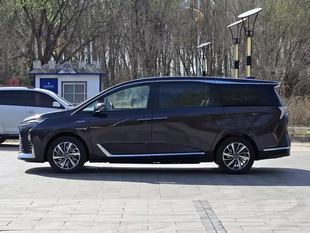 Buick GL8 Hybrid — фото 2