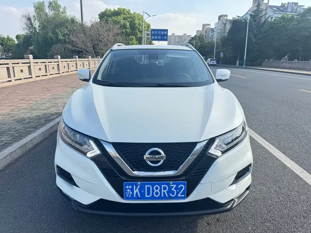 Nissan Qashqai — фото 1