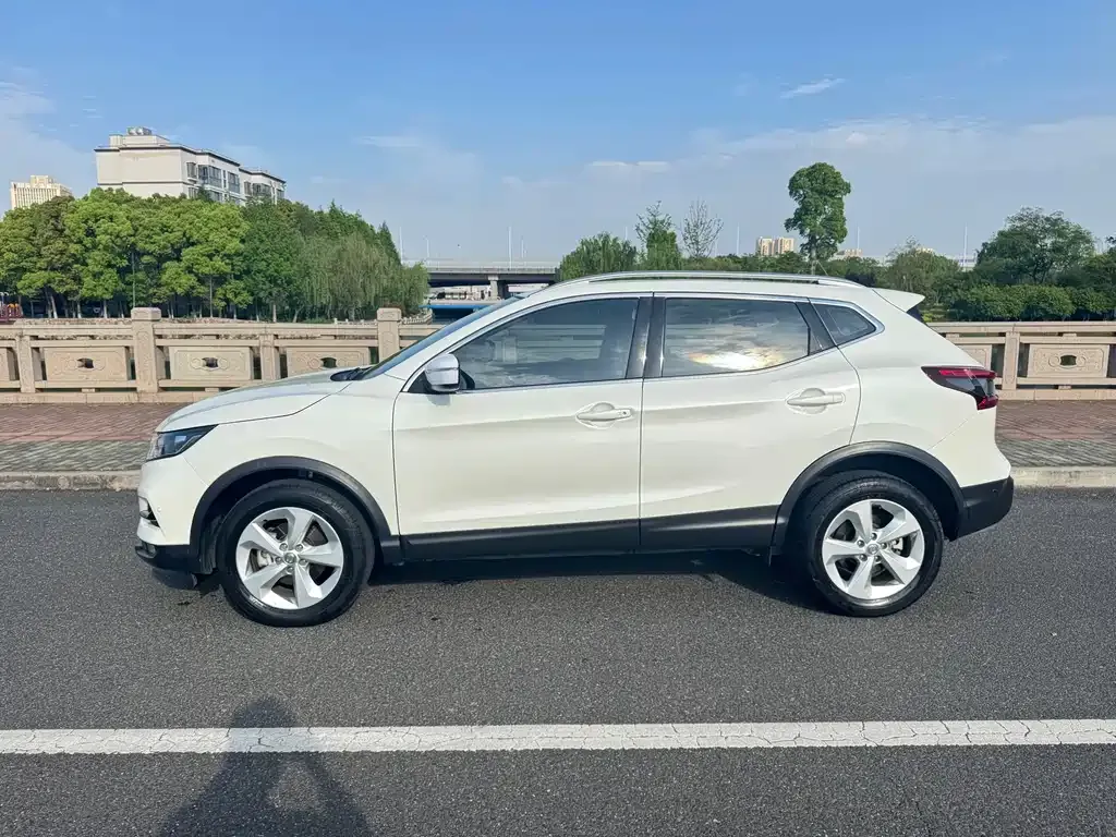 Nissan Qashqai — фото 7