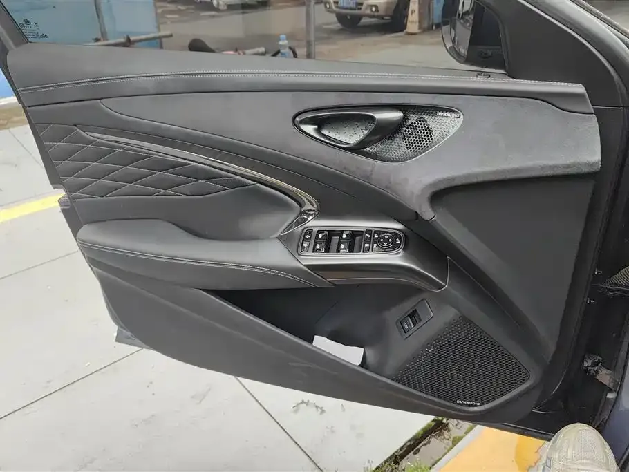 BYD Seal — фото 10