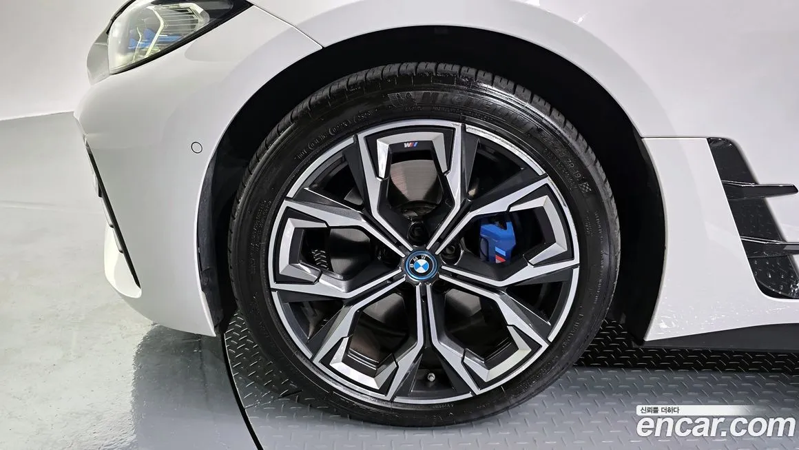 BMW i4 2023 из KR, фото 5