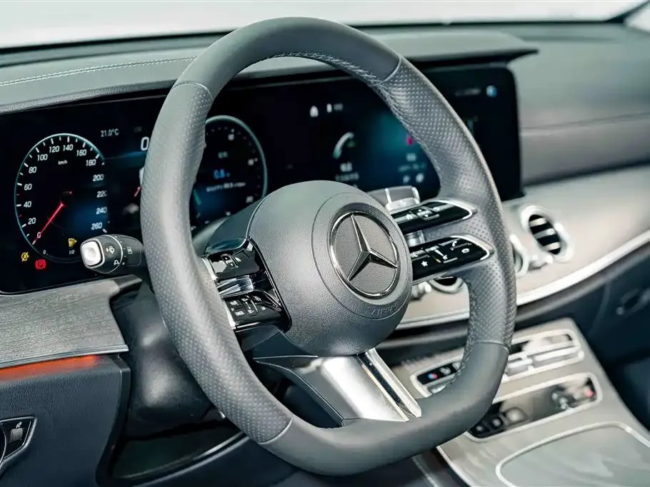 Mercedes-Benz E-Class — фото 8
