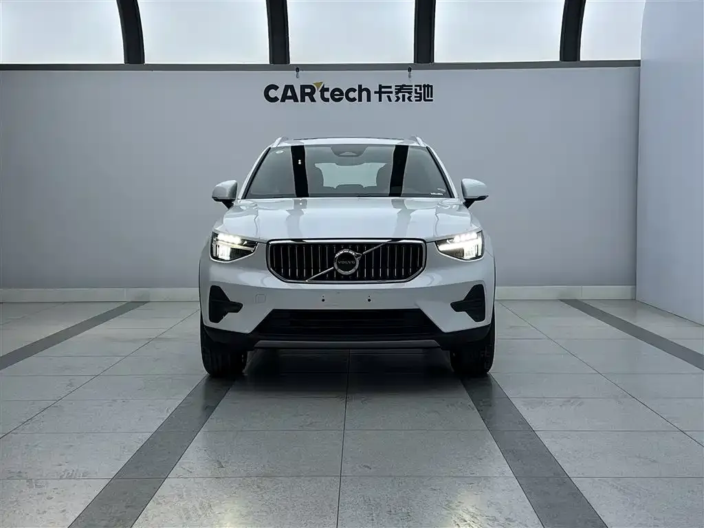 Volvo XC40 — фото 4