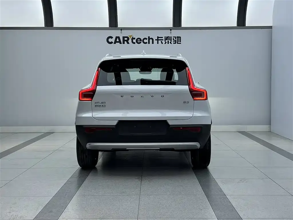 Volvo XC40 — фото 5