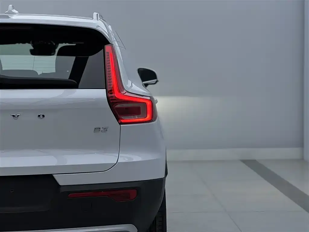 Volvo XC40 — фото 3