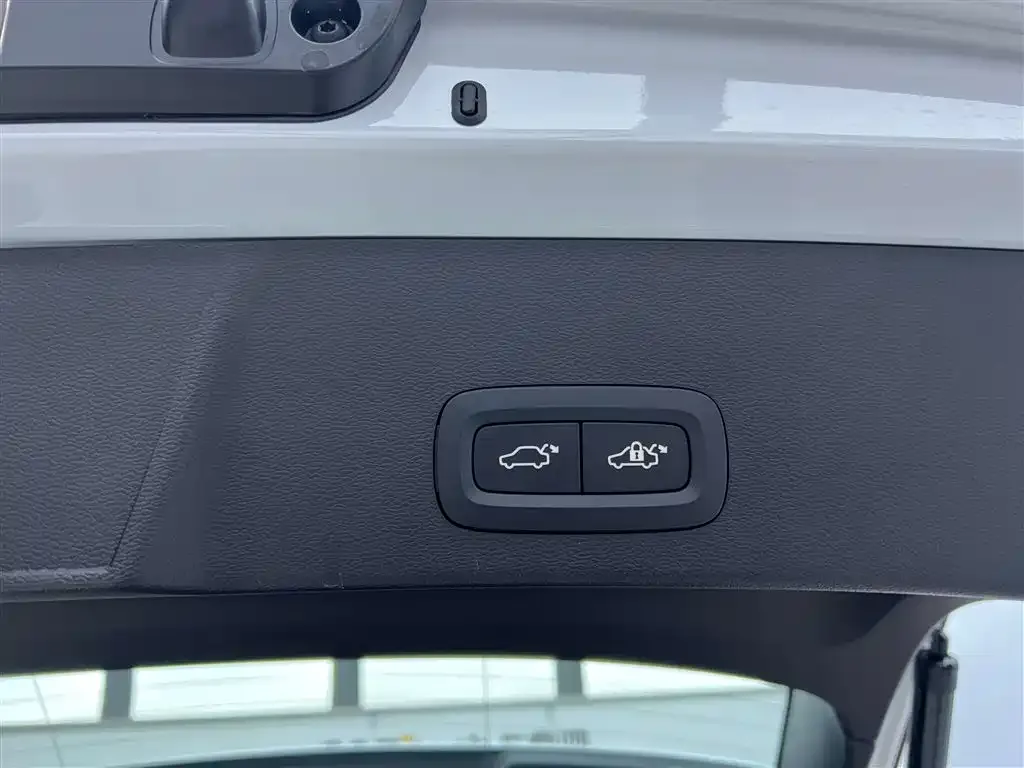 Volvo XC40 — фото 2