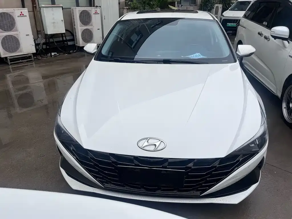Hyundai Elantra — фото 3