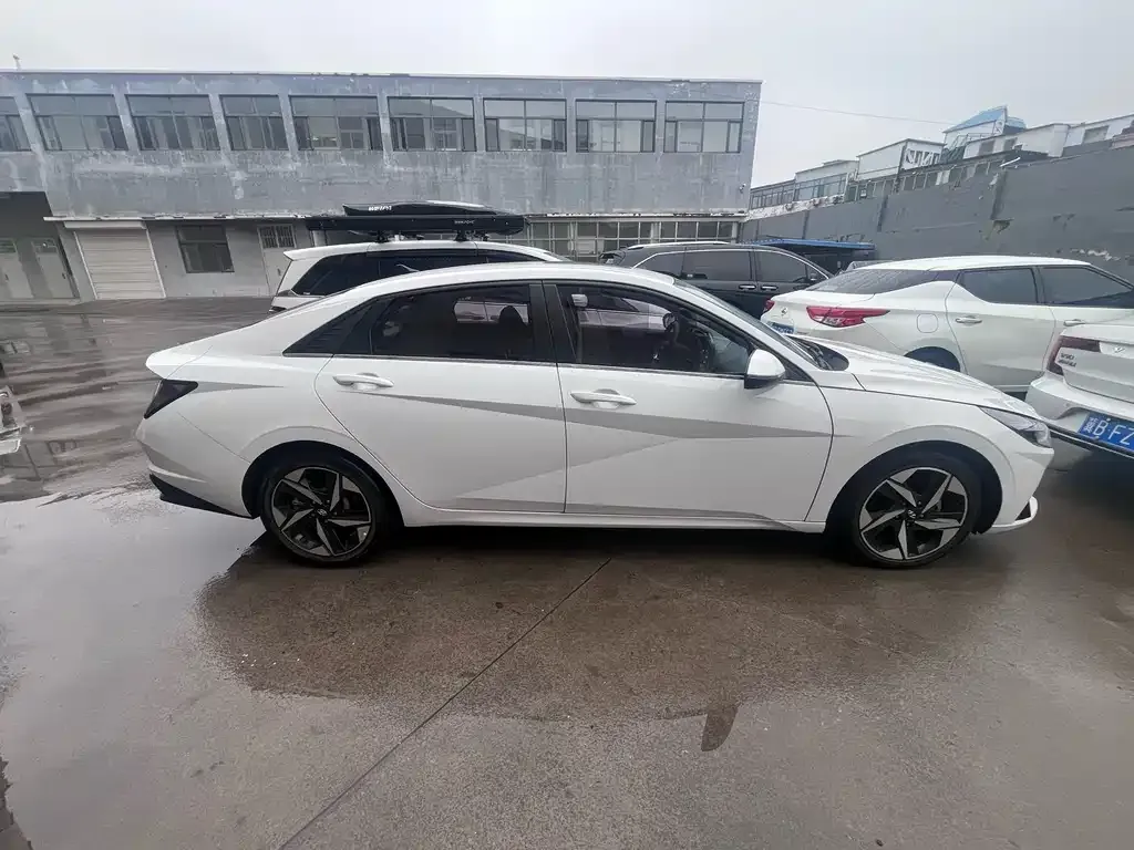 Hyundai Elantra — фото 10