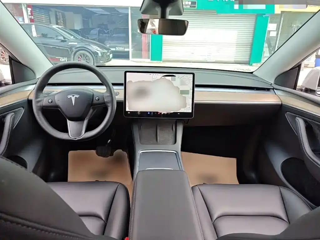 Tesla Model Y — фото 8