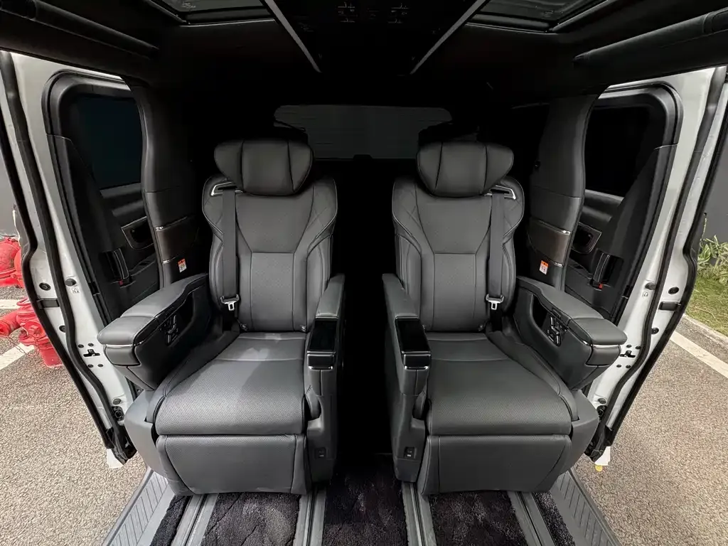 Toyota Alphard — фото 10