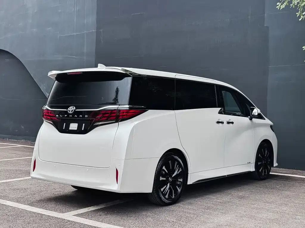 Toyota Alphard — фото 3