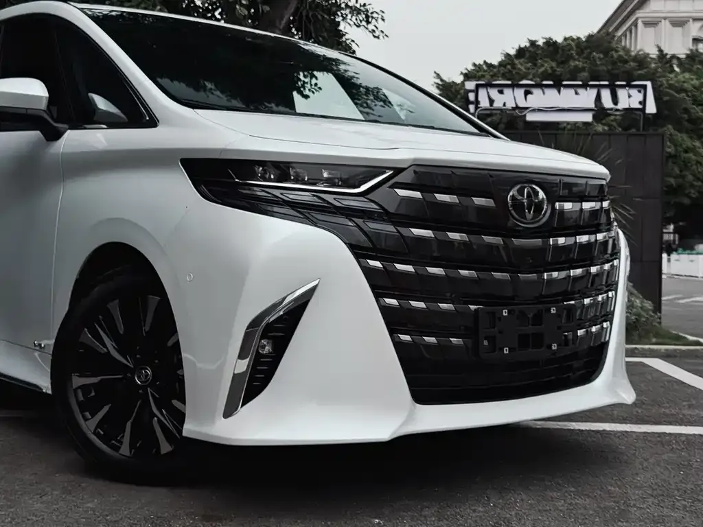 Toyota Alphard — фото 8