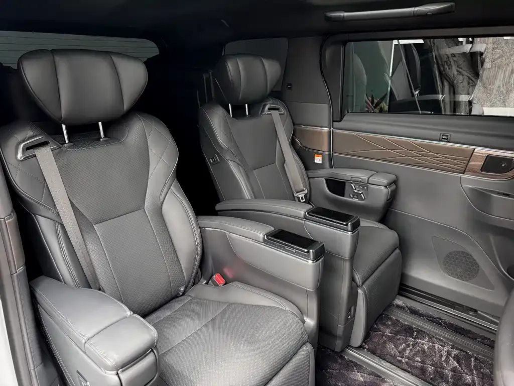 Toyota Alphard — фото 7
