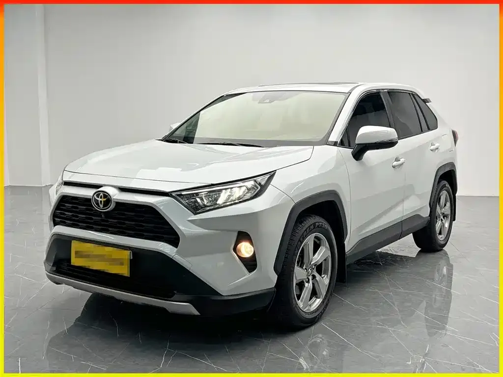 Toyota RAV4 — фото 1