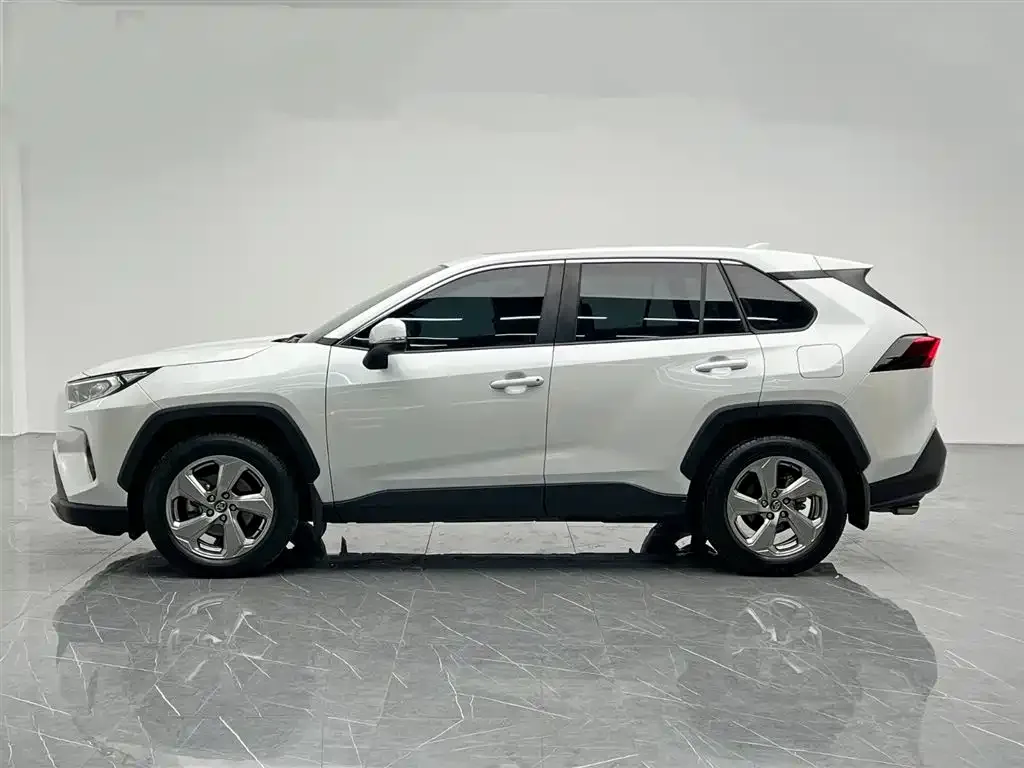 Toyota RAV4 — фото 3