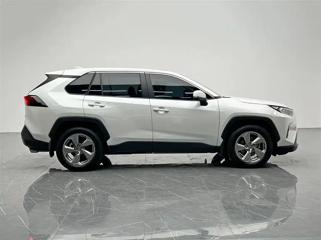 Toyota RAV4 — фото 10