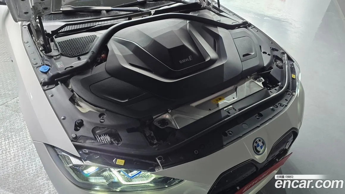 BMW i4 — фото 9