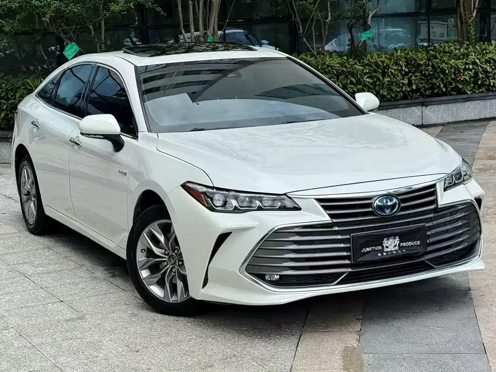 Toyota Avalon — фото 1