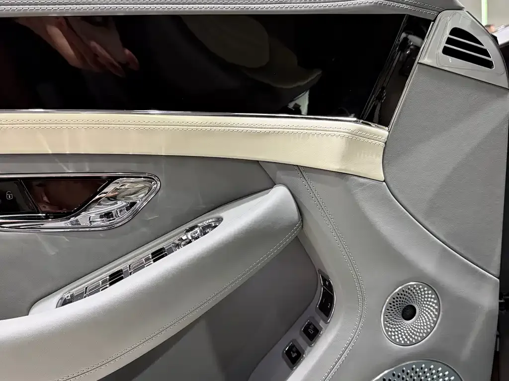 Bentley Continental PHEV 2026 из CN, фото 3