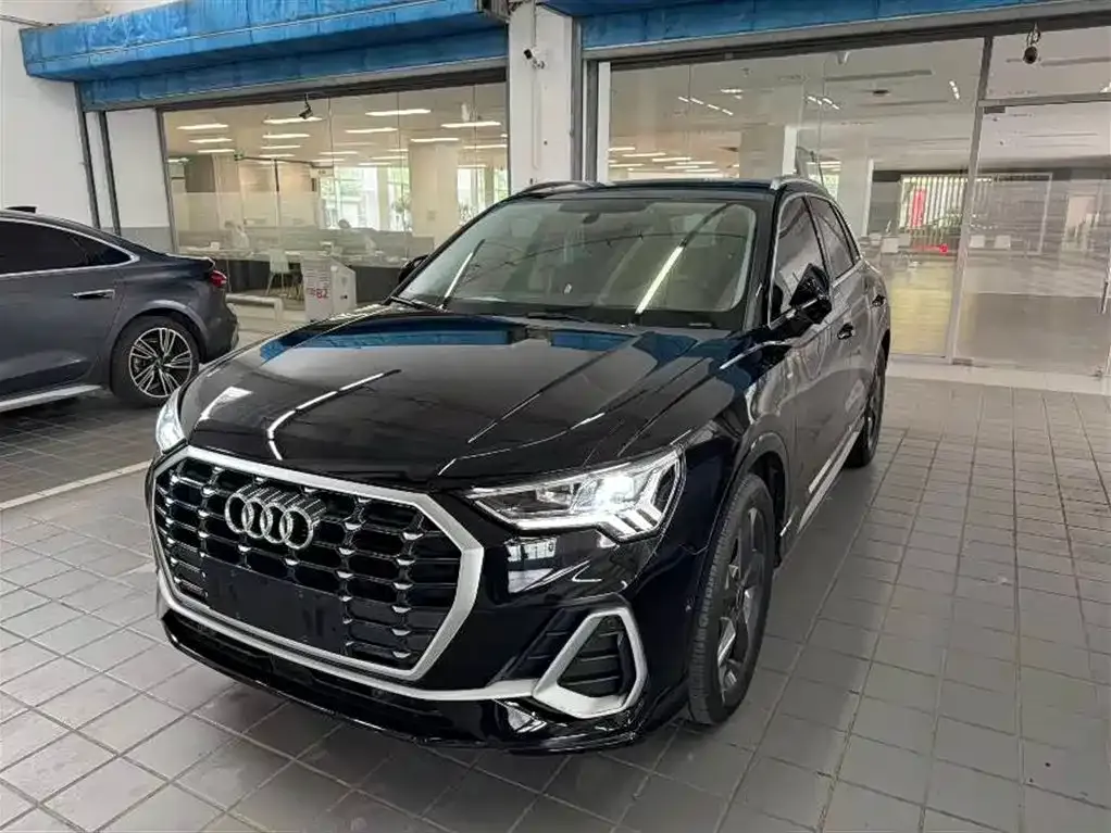 Audi Q3 — фото 1