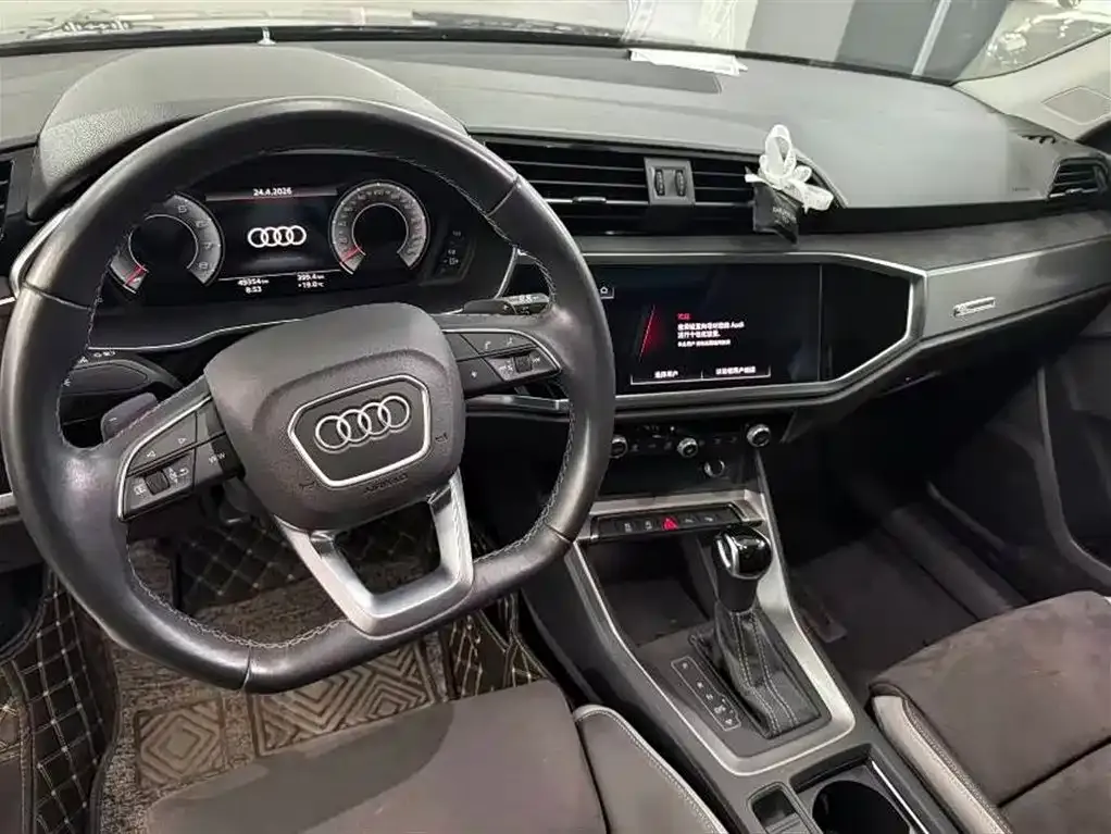 Audi Q3 — фото 8