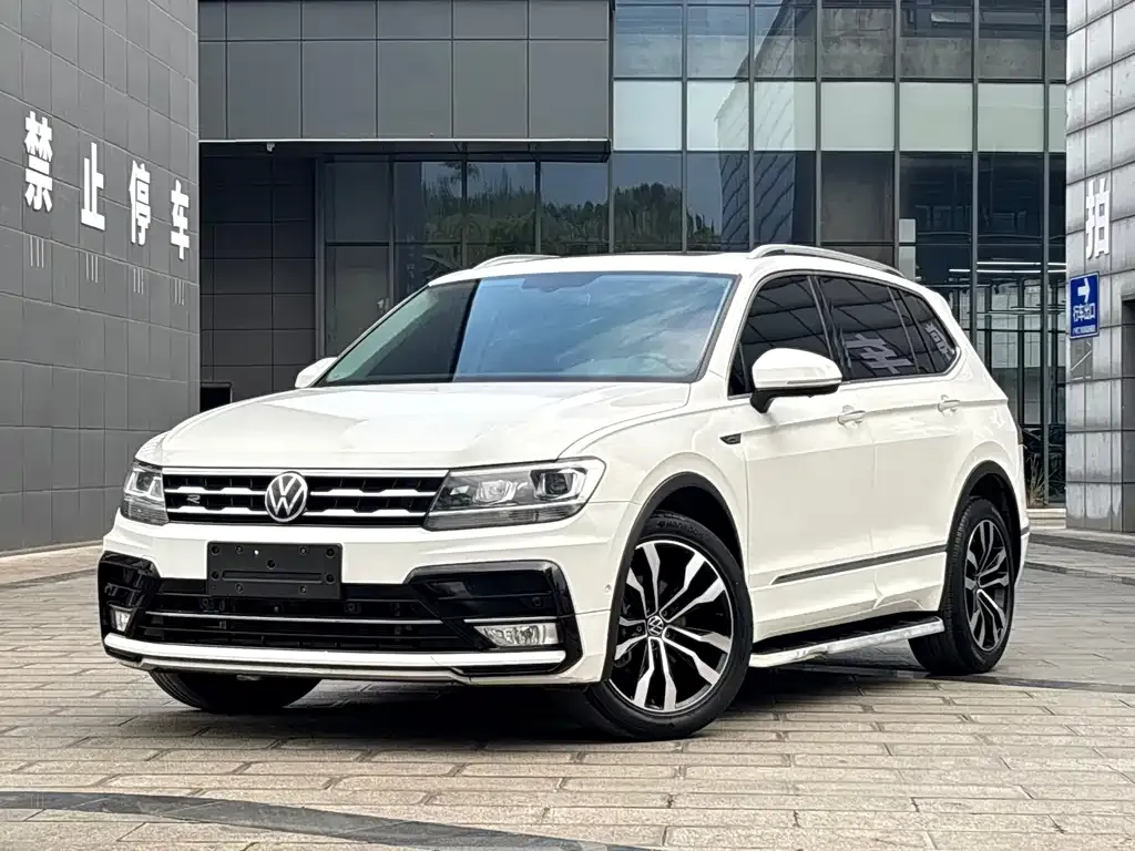 Volkswagen Tiguan L — фото 1