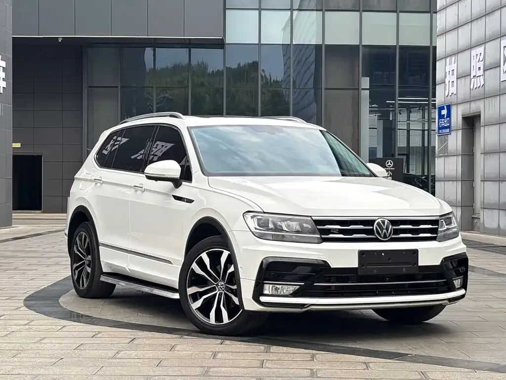 Volkswagen Tiguan L — фото 7