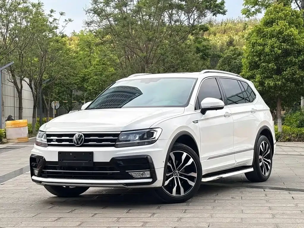 Volkswagen Tiguan L — фото 10