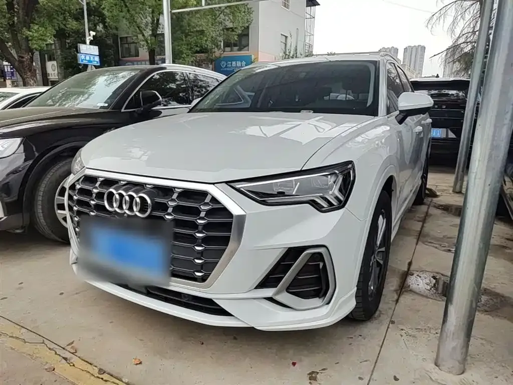 Audi Q3 — фото 1
