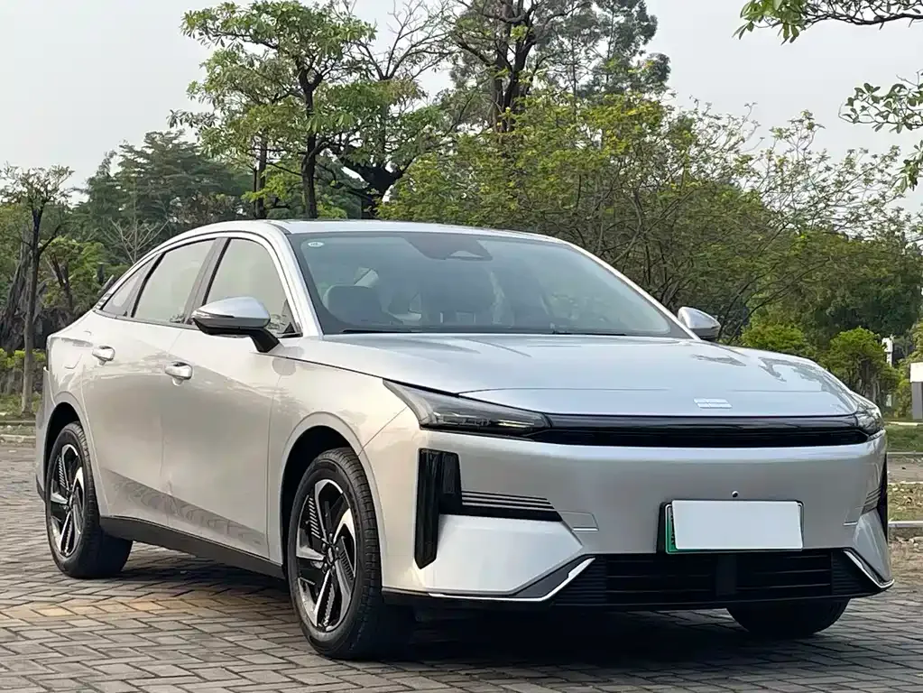 Geely Galaxy L6 — фото 6