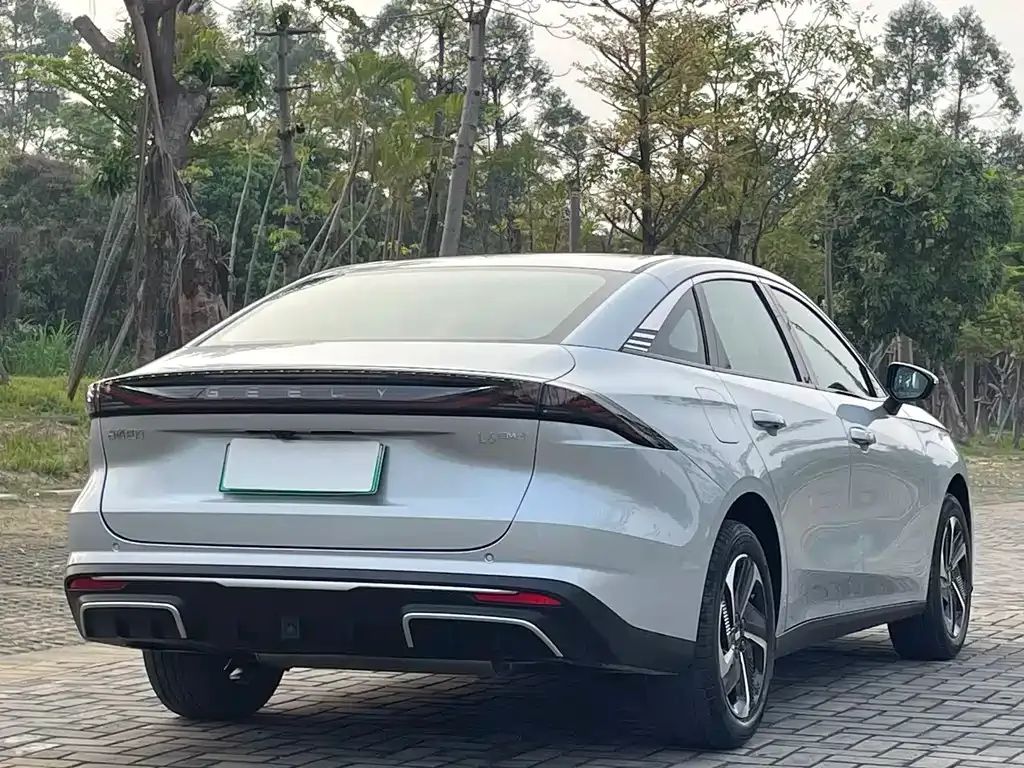 Geely Galaxy L6 — фото 9