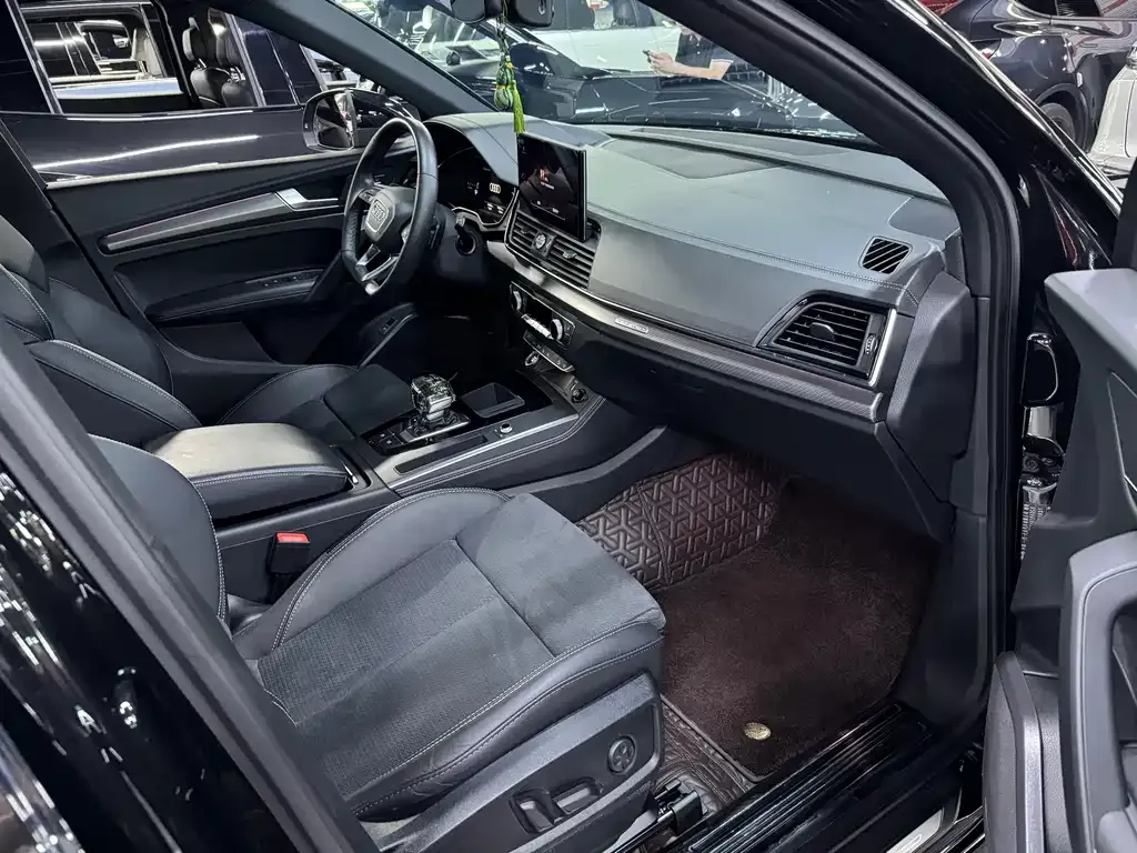Audi Q5L Sportback 2023 из CN, фото 2