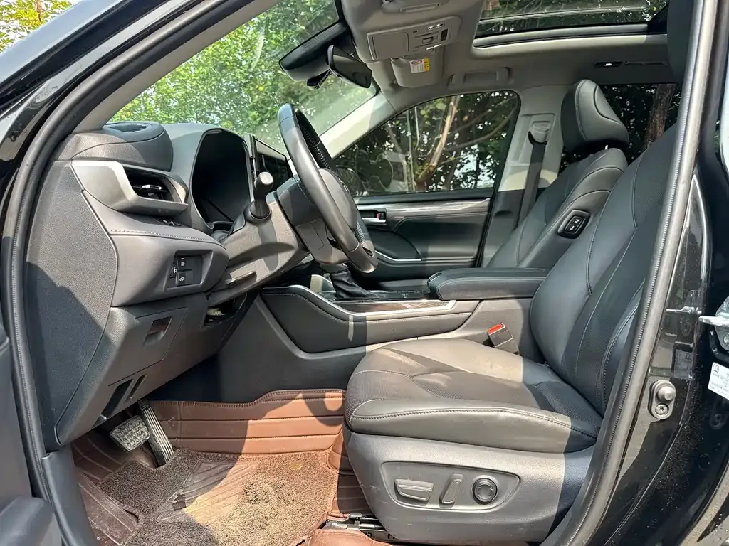 Toyota Highlander — фото 10