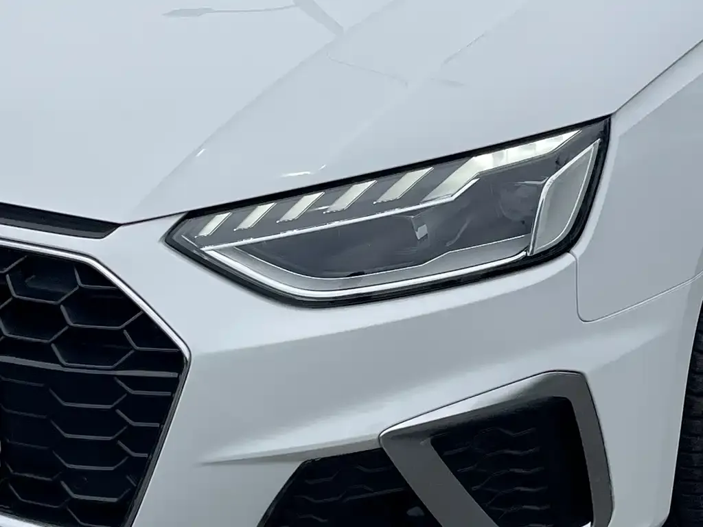 Audi A4L — фото 5