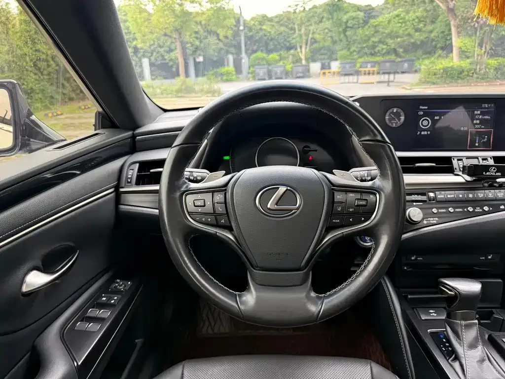 Lexus ES — фото 10