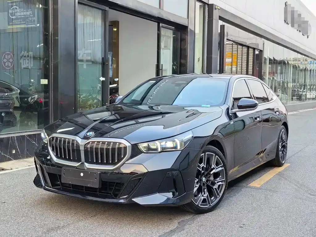 BMW 5 Series — фото 1