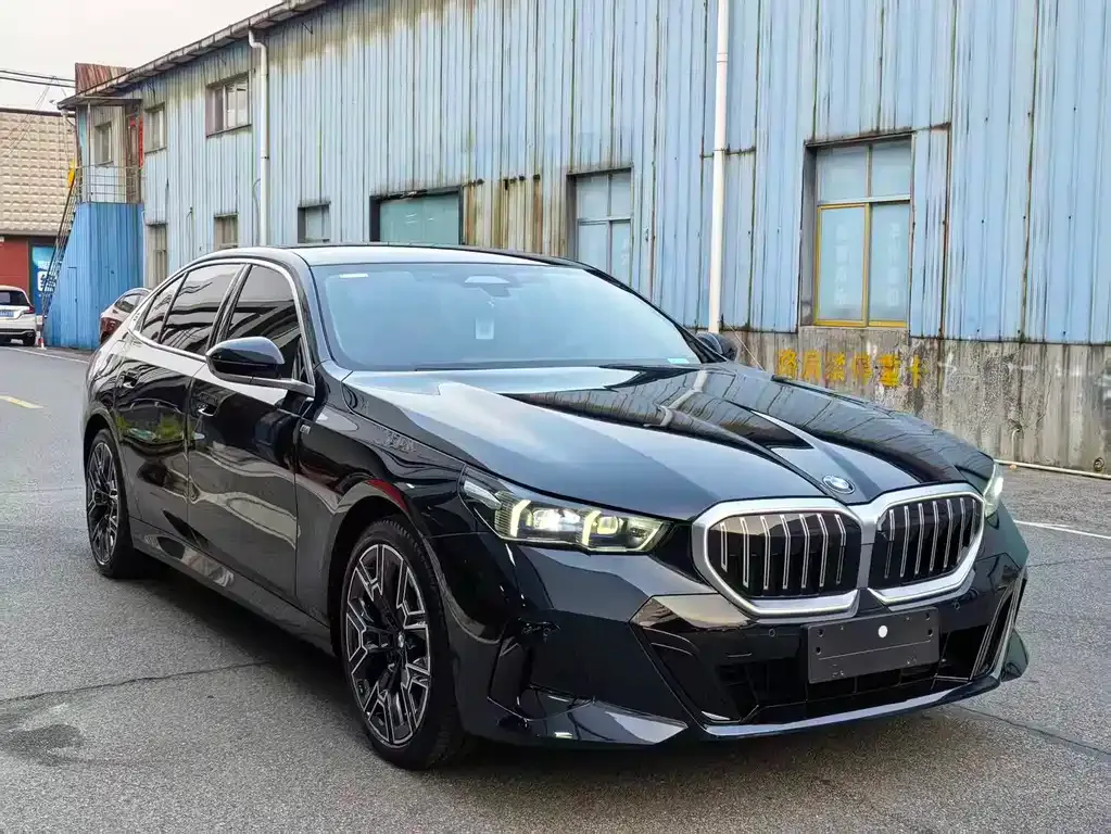 BMW 5 Series — фото 10